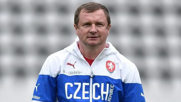 Trenér Pavel Vrba během tréninku fotbalové reprezentace. Trenér Pavel Vrba během tréninku fotbalové reprezentace.
