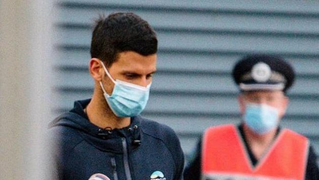 Novak Djokovič po příletu do australského Adelaide, kde jsou podmínky pro trénink lepší než v Melbourne. Novak Djokovič po příletu do australského Adelaide, kde jsou podmínky pro trénink lepší než v Melbourne.