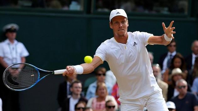Tomáš Berdych v semifinále Wimbledonu s Rogerem Federerem. Tomáš Berdych v semifinále Wimbledonu s Rogerem Federerem.