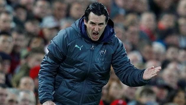 Trenér fotbalistů Arsenalu Unai Emery. Trenér fotbalistů Arsenalu Unai Emery.