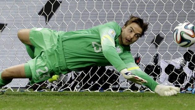 Nizozemský brankář Tim Krul při penaltovém rozstřelu. Nizozemský brankář Tim Krul při penaltovém rozstřelu.