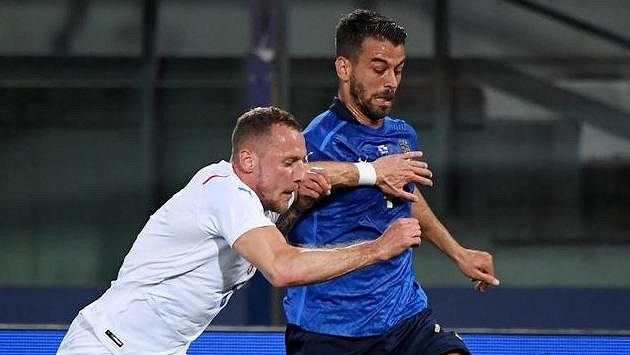 Vladimír Coufal a Ital Leonardo Spinazzola. Vladimír Coufal a Ital Leonardo Spinazzola.
