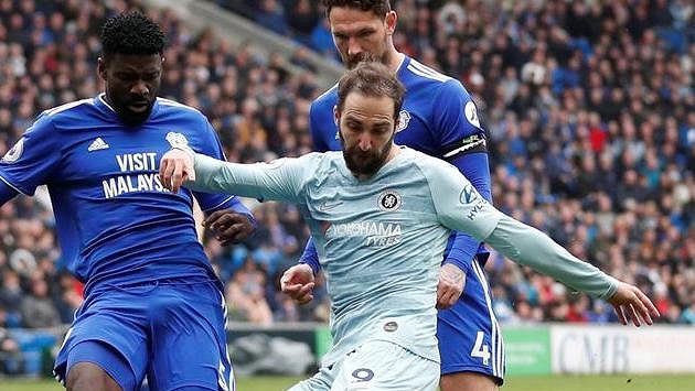 Gonzalo Higuaín má podle trenéra fotbalistů Chelsea Maurizia Sarriho problém s adaptací v anglické lize Gonzalo Higuaín má podle trenéra fotbalistů Chelsea Maurizia Sarriho problém s adaptací v anglické lize