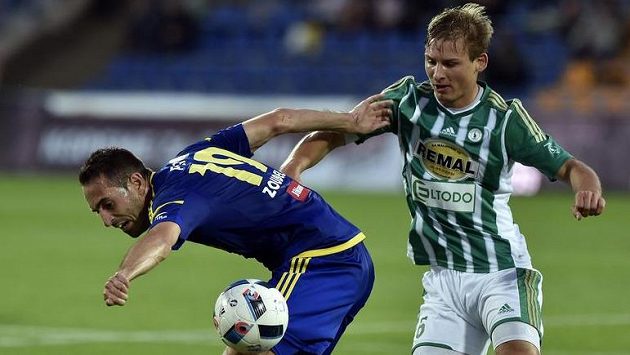 Zleva Lukáš Zoubele z Jihlavy a Michal Hubínek z Bohemians. Zleva Lukáš Zoubele z Jihlavy a Michal Hubínek z Bohemians.