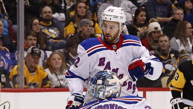 Obránce Kevin Shattenkirk z New Yorku Rangers. Obránce Kevin Shattenkirk z New Yorku Rangers.