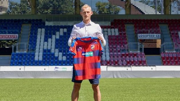 Ondřej Mihálik je novou posilou Viktorie Plzeň. Ondřej Mihálik je novou posilou Viktorie Plzeň.