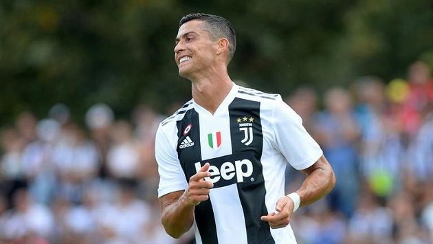 Cristiano Ronaldo z Juventusu v přípravě proti klubové rezervě. Cristiano Ronaldo z Juventusu v přípravě proti klubové rezervě.