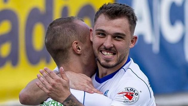 Zleva Jiří Klíma a Tomáš Ladra z Boleslavi se radují z druhého gólu. Zleva Jiří Klíma a Tomáš Ladra z Boleslavi se radují z druhého gólu.