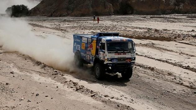 Rus Andrej Karginov na Kamazu během ćtvrté etapy Rallye Dakar. Rus Andrej Karginov na Kamazu během ćtvrté etapy Rallye Dakar.