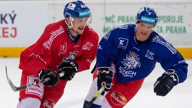 Útočník Jiří Černoch (vlevo) a obránce David Sklenička na tréninku české hokejové reprezentace. Útočník Jiří Černoch (vlevo) a obránce David Sklenička na tréninku české hokejové reprezentace.