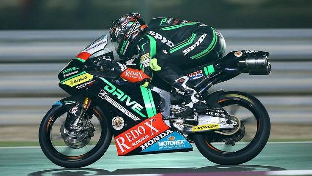 Motocyklový závodník Jakub Kornfeil při kvalifikaci na Velkou cenu Kataru. Motocyklový závodník Jakub Kornfeil při kvalifikaci na Velkou cenu Kataru.
