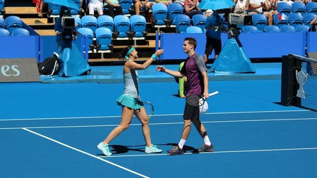 Lucie Šafářová a Adam Pavlásek se radují po proměněném mečbolu ve smíšené čtyřhře v souboji Hopmanova poháru proti Kanaďanům. Lucie Šafářová a Adam Pavlásek se radují po proměněném mečbolu ve smíšené čtyřhře v souboji Hopmanova poháru proti Kanaďanům.