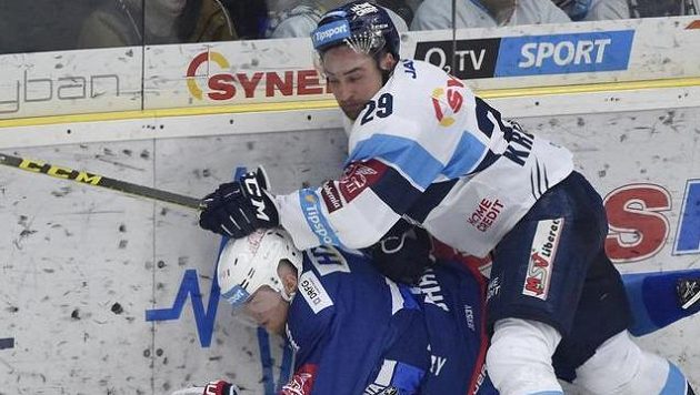 Lukáš Krenželok (vpravo) z Liberce a Tomáš Bartejs z Brna. Lukáš Krenželok (vpravo) z Liberce a Tomáš Bartejs z Brna.