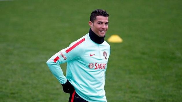 Cristiano Ronaldo na snímku z tréninku portugalské reprezentace. Cristiano Ronaldo na snímku z tréninku portugalské reprezentace.