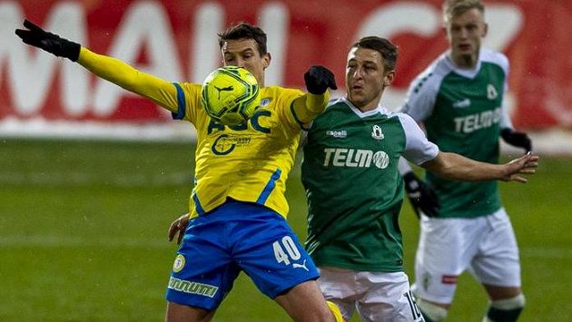 Vpředu zleva Vukadin Vukadinovič z Teplic a Jan Krob z Jablonce. Vpředu zleva Vukadin Vukadinovič z Teplic a Jan Krob z Jablonce.