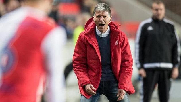 Trenér Slavie Jaroslav Šilhavý během osudného utkání s Libercem. Trenér Slavie Jaroslav Šilhavý během osudného utkání s Libercem.