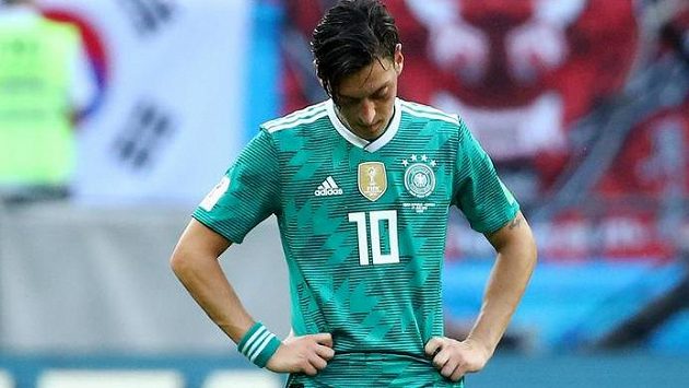 Mesut Özil neskrýval po vyřazení Německa z MS v Rusku zklamání Mesut Özil neskrýval po vyřazení Německa z MS v Rusku zklamání