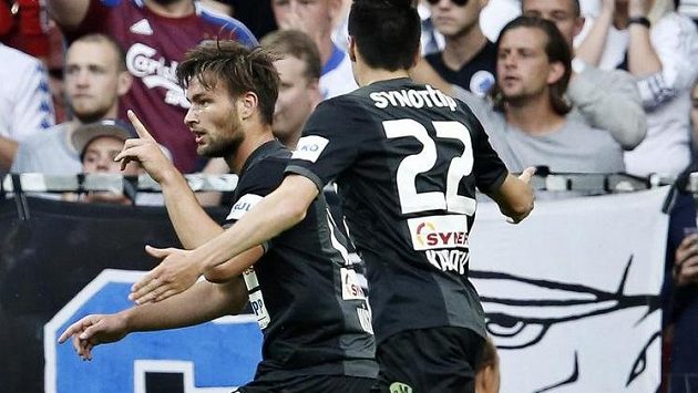Jablonecký útočník Tomáš Wágner (vlevo) oslavuje svoji trefu proti Kodani s Vjačeslavem Karavajevem. Jablonecký útočník Tomáš Wágner (vlevo) oslavuje svoji trefu proti Kodani s Vjačeslavem Karavajevem.