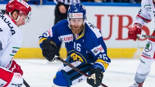 Švédský hokejista Linus Klasen v zápase proti Třinci Švédský hokejista Linus Klasen v zápase proti Třinci