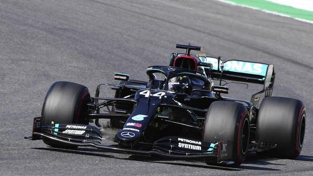 Brit Lewis Hamilton na trati Velké ceny Toskánska. Brit Lewis Hamilton na trati Velké ceny Toskánska.