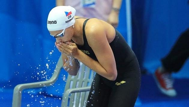 Česká kraulařka Barbora Seemanová před startem rozplavby závodu na 100 m na MS v Kwangdžu. Česká kraulařka Barbora Seemanová před startem rozplavby závodu na 100 m na MS v Kwangdžu.