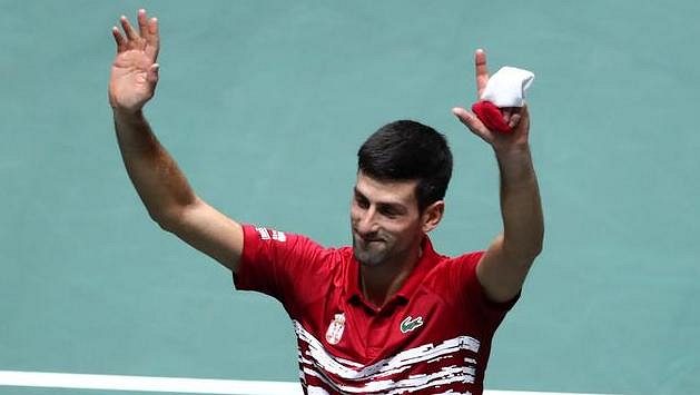 Novak Djokovič po daviscupové výhře nad Jošihitem Nišiokou. Novak Djokovič po daviscupové výhře nad Jošihitem Nišiokou.