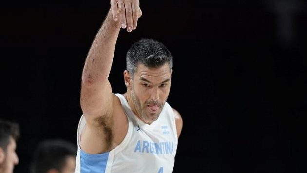 Jednačtyřicetiletý Luis Scola dovedl argentinské basketbalisty na olympijském turnaji k vítězství 97:77 nad Japonskem Jednačtyřicetiletý Luis Scola dovedl argentinské basketbalisty na olympijském turnaji k vítězství 97:77 nad Japonskem