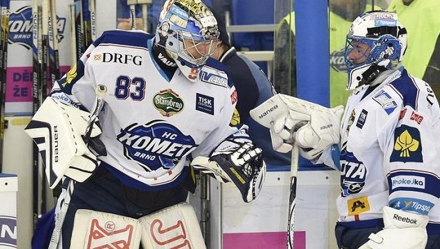 Martin Falter (vlevo) střídá v brněnské brance kolegu Marka Čiliaka. Martin Falter (vlevo) střídá v brněnské brance kolegu Marka Čiliaka.