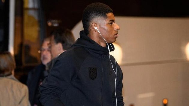 Útočník Manchesteru United Marcus Rashford si připsal obrovskou zásluhu na navýšení finančních prostředků pro pomoc chudým rodinám. Útočník Manchesteru United Marcus Rashford si připsal obrovskou zásluhu na navýšení finančních prostředků pro pomoc chudým rodinám.