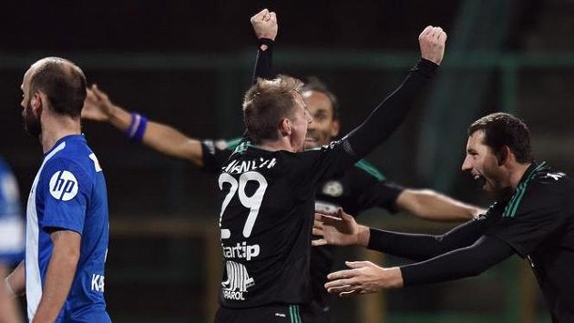 Josef Hnaníček z Příbrami oslavuje gol na 1:0 v utkání s Libercem. Josef Hnaníček z Příbrami oslavuje gol na 1:0 v utkání s Libercem.
