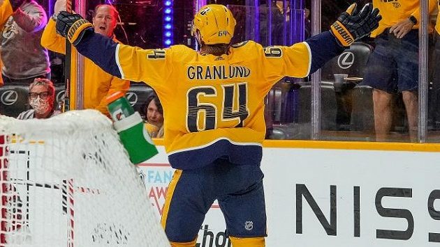 Finský útočník Mikael Grandlund prodloužil smlouvu a nadále bude oblékat dres Nashvillu. Finský útočník Mikael Grandlund prodloužil smlouvu a nadále bude oblékat dres Nashvillu.