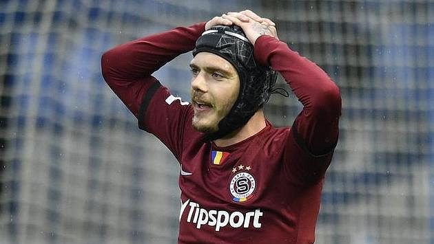 Pro pět ran do čepice... David Moberg Karlsson ze Sparty během utkání v Liberci. Pro pět ran do čepice... David Moberg Karlsson ze Sparty během utkání v Liberci.