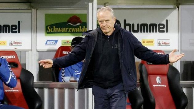 Trenér Christian Streich i nadále povede fotbalisty Freiburgu Trenér Christian Streich i nadále povede fotbalisty Freiburgu