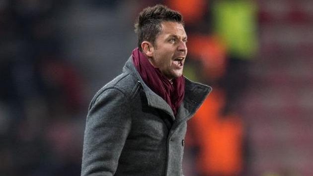 Trenér Sparty Praha David Holoubek během utkání základní skupiny Evropské ligy s Hapoelem Beer Ševa. Trenér Sparty Praha David Holoubek během utkání základní skupiny Evropské ligy s Hapoelem Beer Ševa.