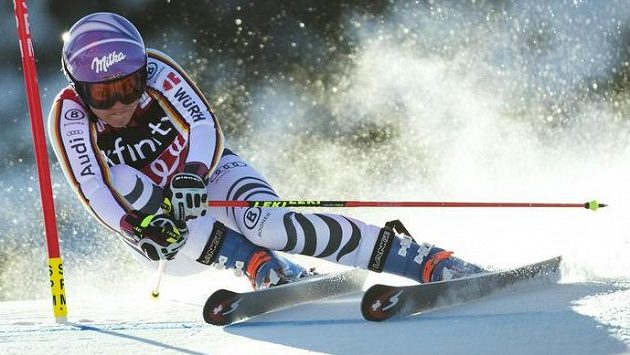 Němka Viktoria Rebensburg na trati obřího slalomu v Killingtonu. Němka Viktoria Rebensburg na trati obřího slalomu v Killingtonu.