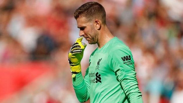 Liverpoolský gólman Adrian zpytuje svědomí po hrubce ve druhém kole Premier League. Liverpoolský gólman Adrian zpytuje svědomí po hrubce ve druhém kole Premier League.