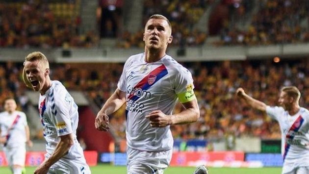 Tomáš Petrášek a jeho radost po vstřeleném gólu v nejvyšší polské soutěži. Tomáš Petrášek a jeho radost po vstřeleném gólu v nejvyšší polské soutěži.