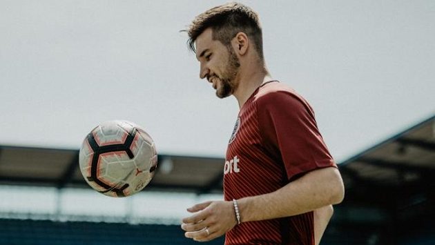 Michal Trávník se stává čtvrtou letní posilou fotbalové Sparty. Michal Trávník se stává čtvrtou letní posilou fotbalové Sparty.
