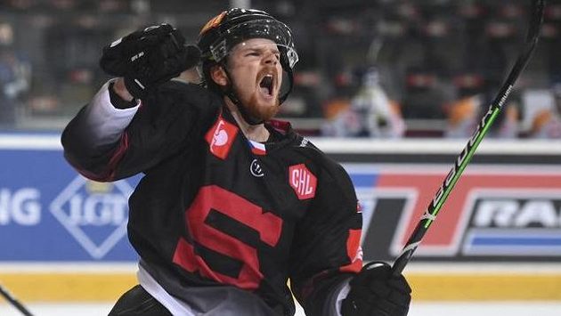 David Kaše právě v prodloužení rozhodl zápas s Växjö. David Kaše právě v prodloužení rozhodl zápas s Växjö.