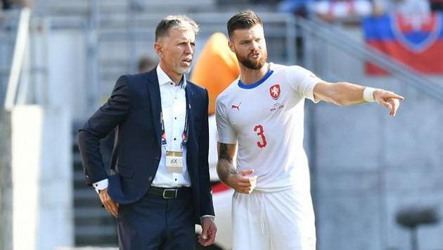 Trenér Jaroslav Šilhavý a Ondřej Čelůstka. Trenér Jaroslav Šilhavý a Ondřej Čelůstka.
