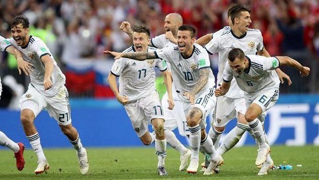 Postup! Rusové se po penaltovém rozstřelu proti Španělsku radují... Postup! Rusové se po penaltovém rozstřelu proti Španělsku radují...