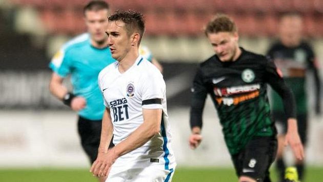 Sparťanský šikula Bogdan Vatajelu příbramským soupeřům většinou frnkl... Sparťanský šikula Bogdan Vatajelu příbramským soupeřům většinou frnkl...