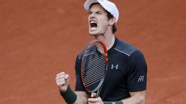 Brit Andy Murray se hecuje v duelu s Radkem Štěpánkem na French Open. Brit Andy Murray se hecuje v duelu s Radkem Štěpánkem na French Open.