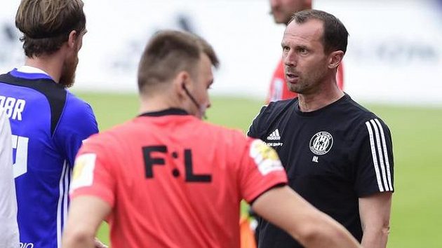 Vpravo trenér Olomouce Radoslav Látal. Vpravo trenér Olomouce Radoslav Látal.