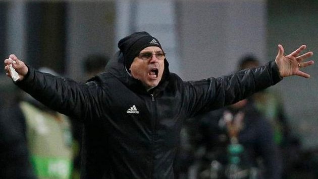 Zlínský kouč Bohumil Páník během utkání v Tiraspolu. Zlínský kouč Bohumil Páník během utkání v Tiraspolu.