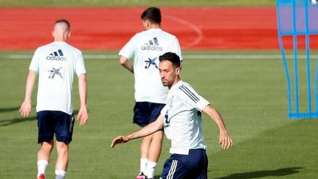 Španělský kapitán Sergio Busquets během tréninku. Španělský kapitán Sergio Busquets během tréninku.
