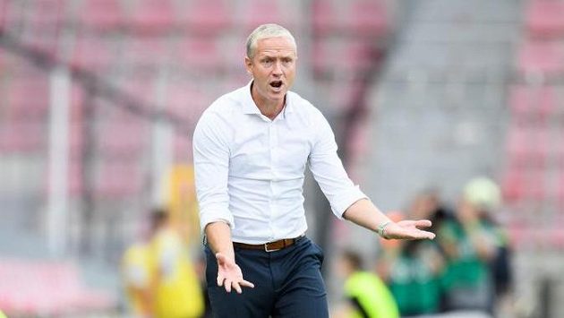 Trenér Sparty Praha Václav Jílek nemá moc důvodů k radosti. Trenér Sparty Praha Václav Jílek nemá moc důvodů k radosti.
