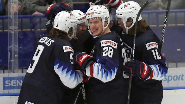 Radost hráčů USA z vyrovnávající branky Radost hráčů USA z vyrovnávající branky