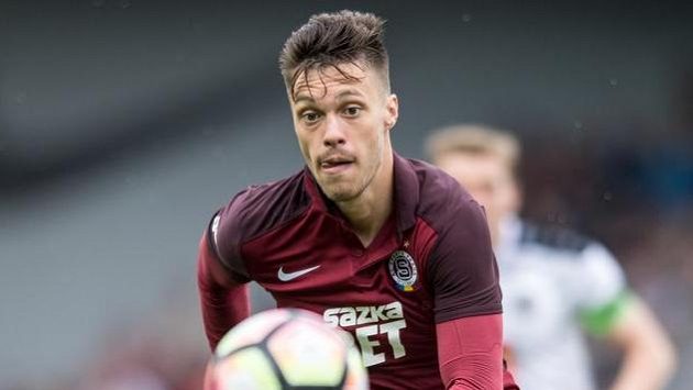 Václav Kadlec ze Sparty během utkání s Hradcem Králové. Václav Kadlec ze Sparty během utkání s Hradcem Králové.