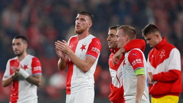 Fotbalisté pražské Slavie zleva Nicolae Stanciu, Ladislav Takács, Ondřej Lingr, Petr Ševčík a Christián Fülöp slaví úspěšný vstup do Konferenční ligy, doma porazili Union Berlín. Fotbalisté pražské Slavie zleva Nicolae Stanciu, Ladislav Takács, Ondřej Lingr, Petr Ševčík a Christián Fülöp slaví úspěšný vstup do Konferenční ligy, doma porazili Union Berlín.